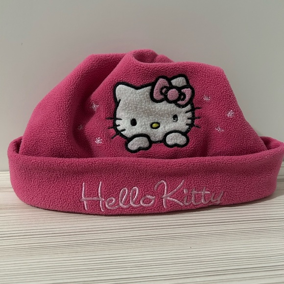 Hello Kitty Toque - Picture 2 of 4